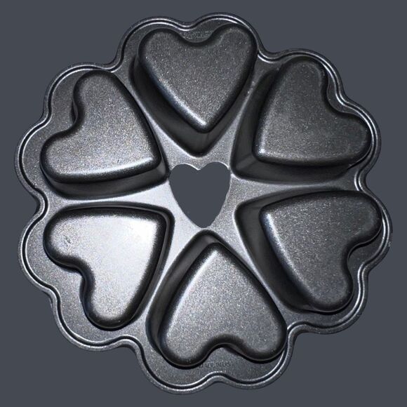 Nordic Ware Mini Heart Baking Pan - 6 hearts 2.5"x2.5”x1.5” - Picture 3 of 4